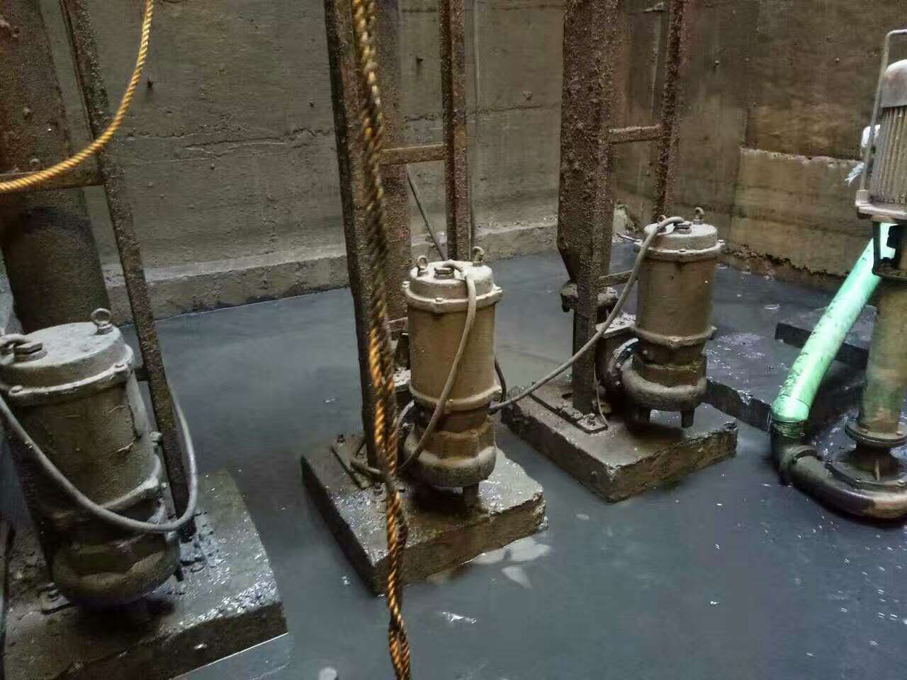 谯城污水池清理