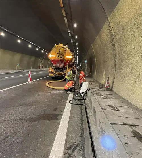 谯城隧道排水渠清淤